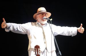 Ποια από τα αγαπημένα τραγούδια του Διονύση Σαββόπουλου επιλέξατε