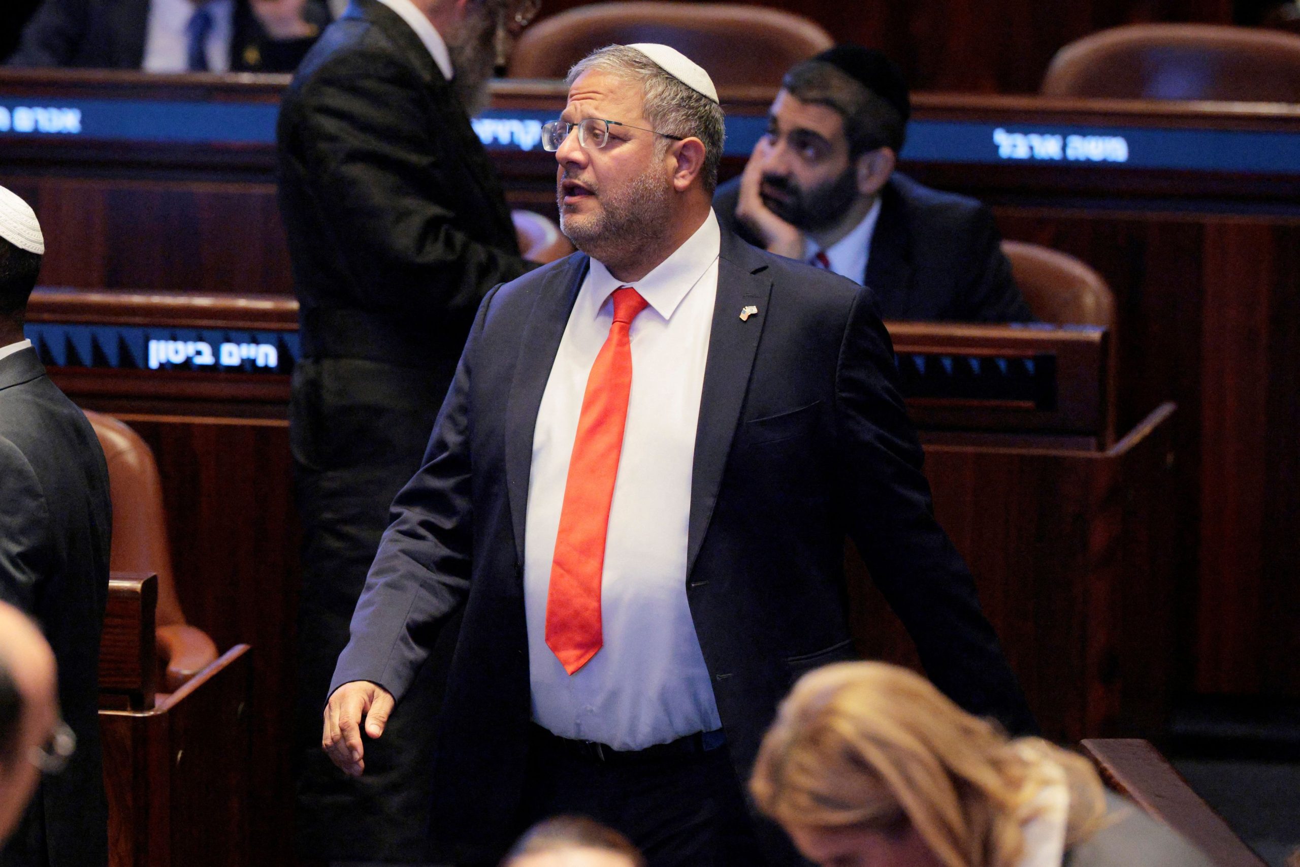 Ισραήλ: Ο Μπεν-Γκβιρ απαιτεί «θανατική ποινή για τρομοκράτες» δίπλα σε αλυσοδεμένoυς Παλαιστίνιους Ισραήλ: Ο Μπεν-Γκβιρ απαιτεί «θανατική ποινή για τρομοκράτες» δίπλα σε αλυσοδεμένoυς Παλαιστίνιους