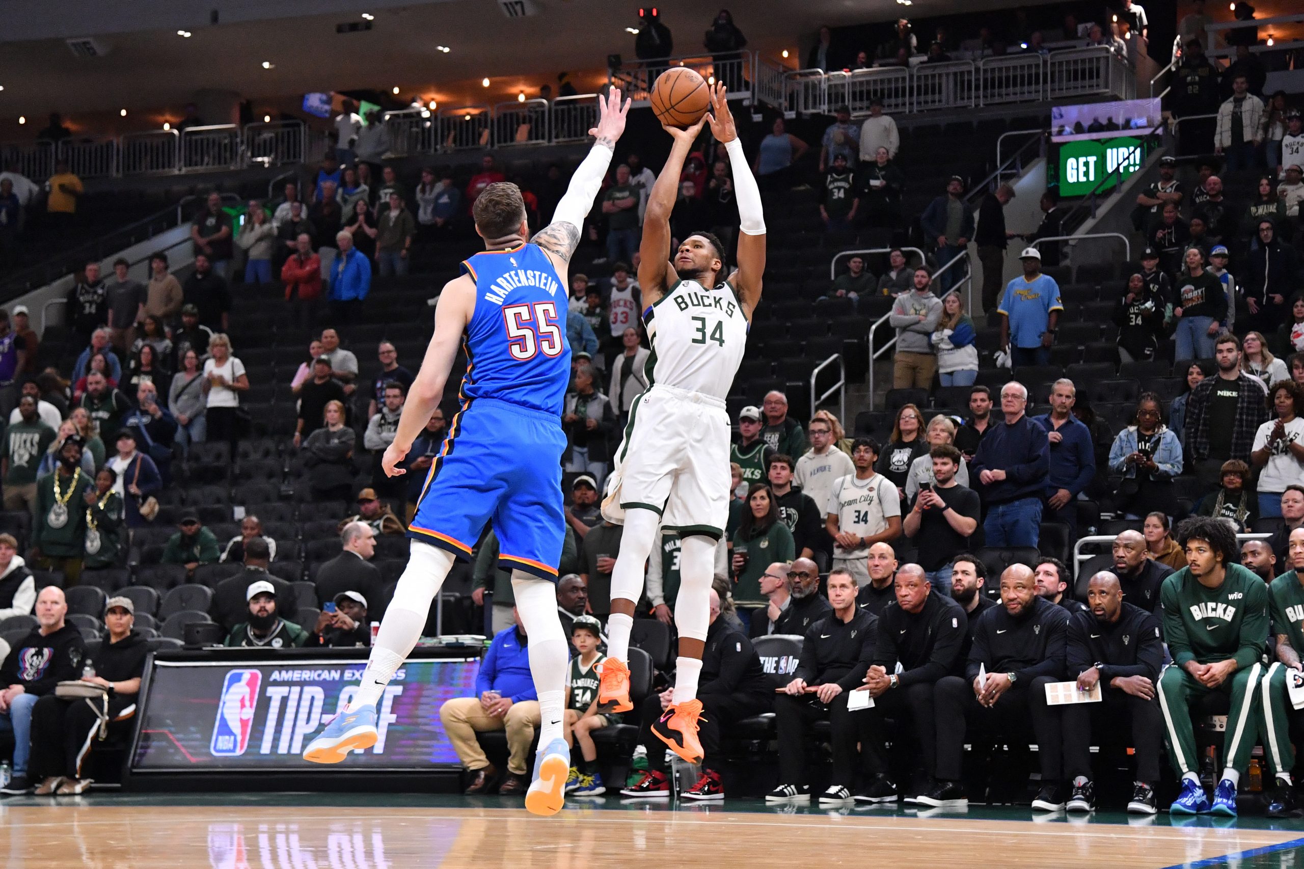 NBA: Απίστευτο ξεκίνημα για τον Γιάννη Αντετοκούνμπο που σπάει ρεκόρ