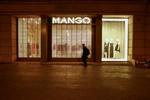 Θρίλερ με τον θάνατο του ιδρυτή της Mango: Από «τραγικό ατύχημα» σε υπόθεση ανθρωποκτονίας – Στο επίκεντρο ο γιος του