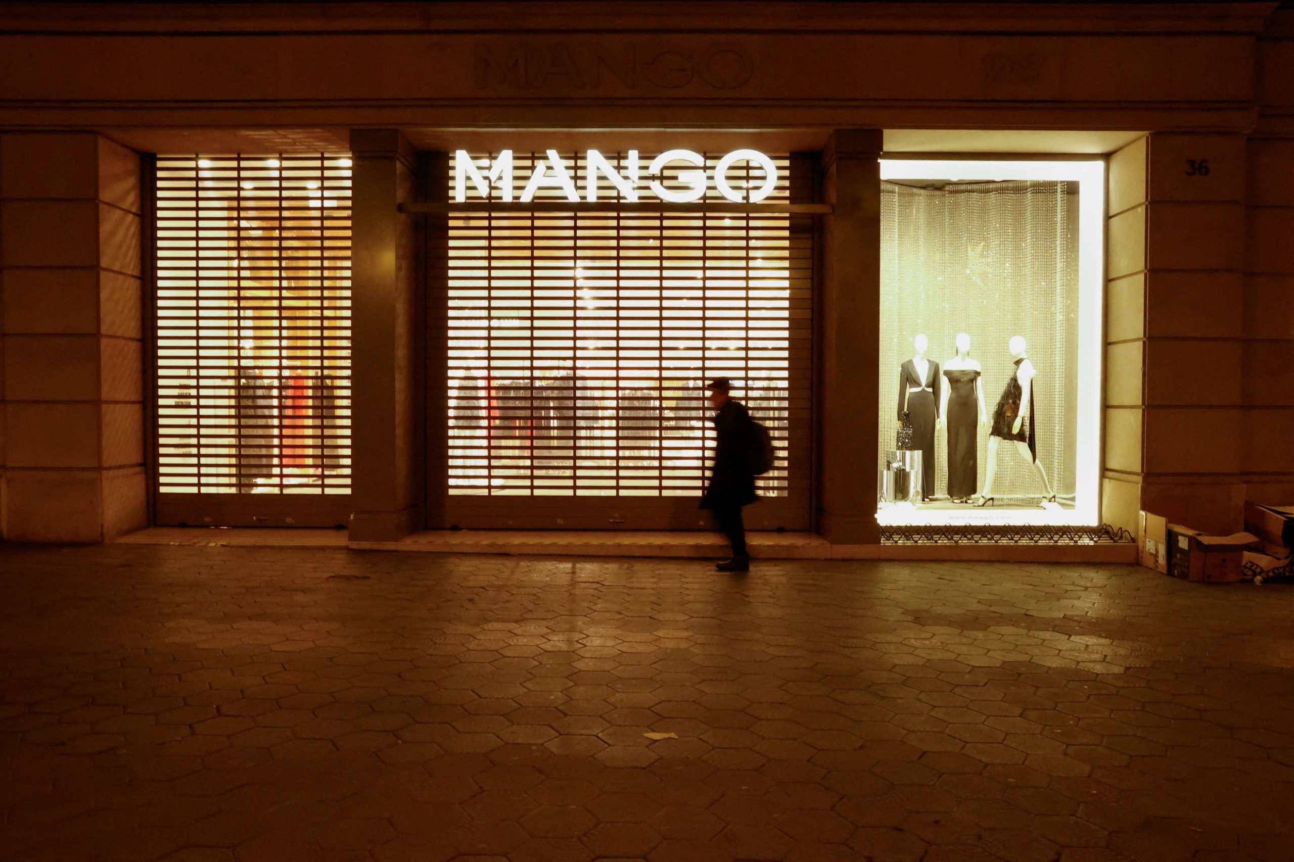 Νέες εξελίξεις για τον θάνατο του ιδρυτή της Mango: Από «τραγικό ατύχημα» σε ύποπτη υπόθεση ανθρωποκτονίας - Στο επίκεντρο ο γιος του