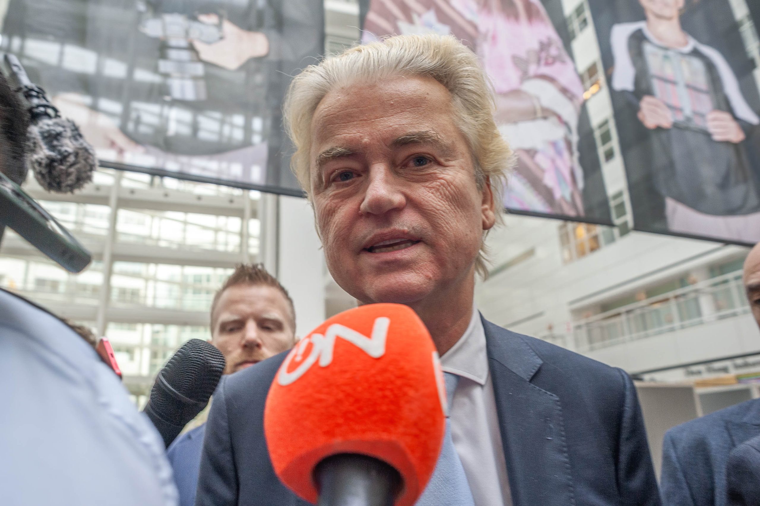 Ολλανδία: Ο ακροδεξιός Βίλντερς παραδέχθηκε την ήττα του στις εκλογές – Παραιτείται ο Τίμερμανς