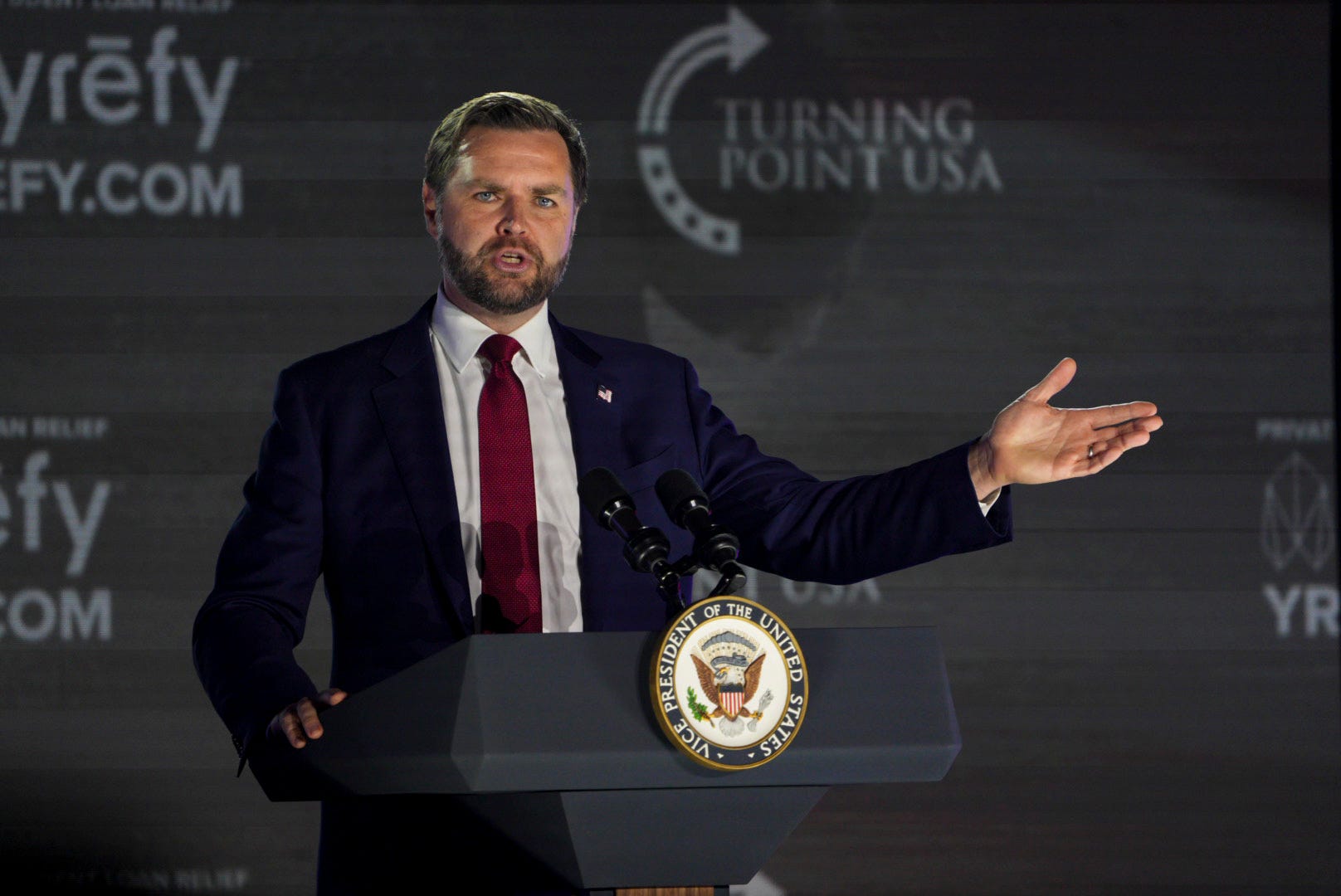 Βανς: «Οι πυρηνικές δοκιμές είναι αναγκαίες για τη λειτουργία του πυρηνικού οπλοστασίου των ΗΠΑ» Βανς: «Οι πυρηνικές δοκιμές είναι αναγκαίες για τη λειτουργία του πυρηνικού οπλοστασίου των ΗΠΑ»