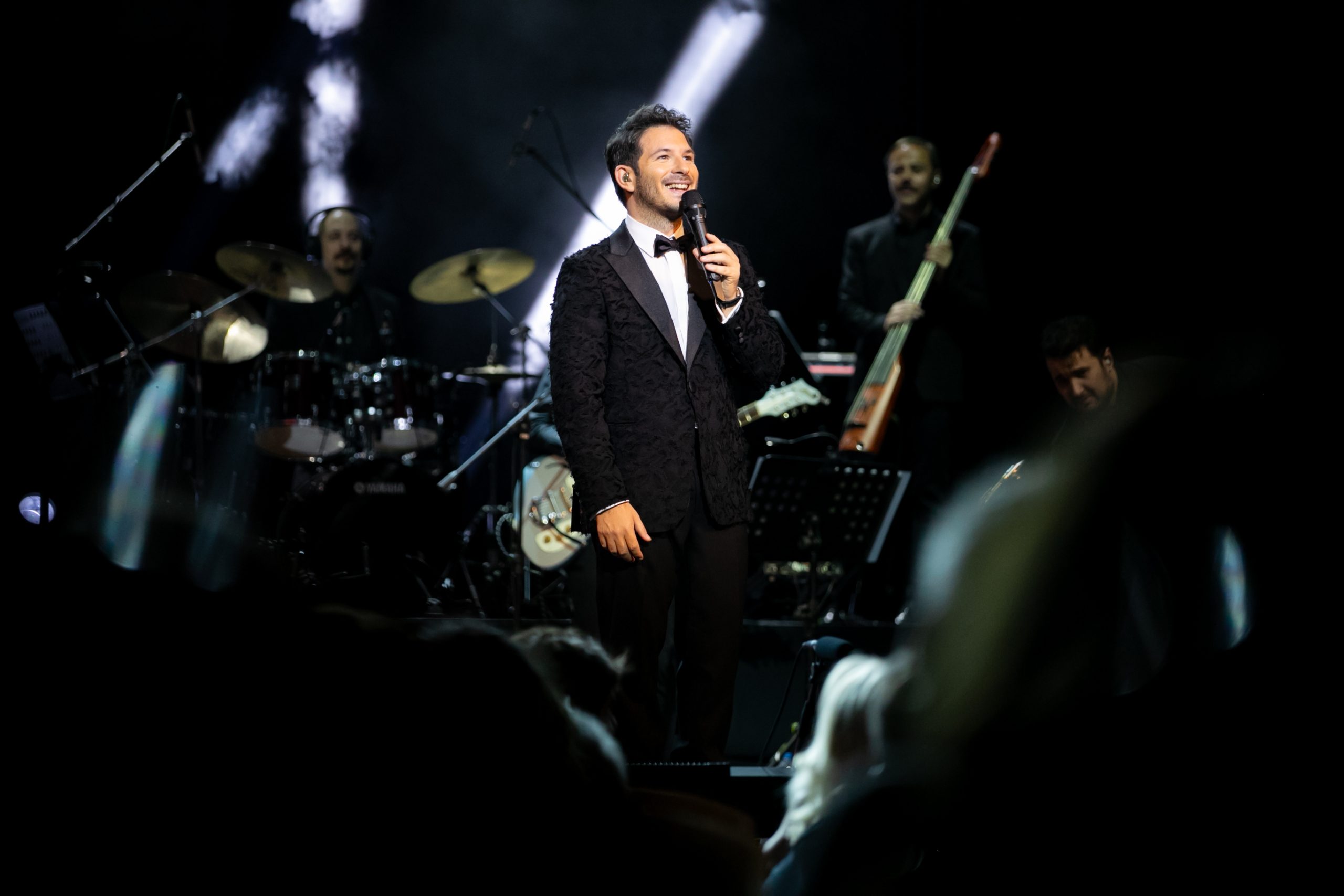 Γιώργος Περρής: Η μουσική ήταν το καταφύγιό μου - Τι αποκάλυψε για τους γονείς του και την παιδική του ηλικία και όλα όσα τον «έπλασαν»