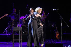 Τα 11+1 ξένα τραγούδια που έγιναν ελληνικές επιτυχίες: Η ιστορία πίσω από τις διασκευές