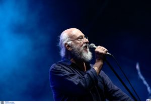 Διονύσης Σαββόπουλος: Ένας αιώνας ελληνικού τραγουδιού σε μία φωνή