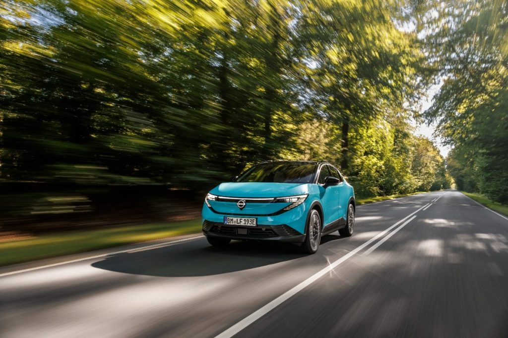 Το νέο Nissan LEAF κυκλοφορεί στο δρόμο με κορυφαία αυτονομία έως και 622 χλμ