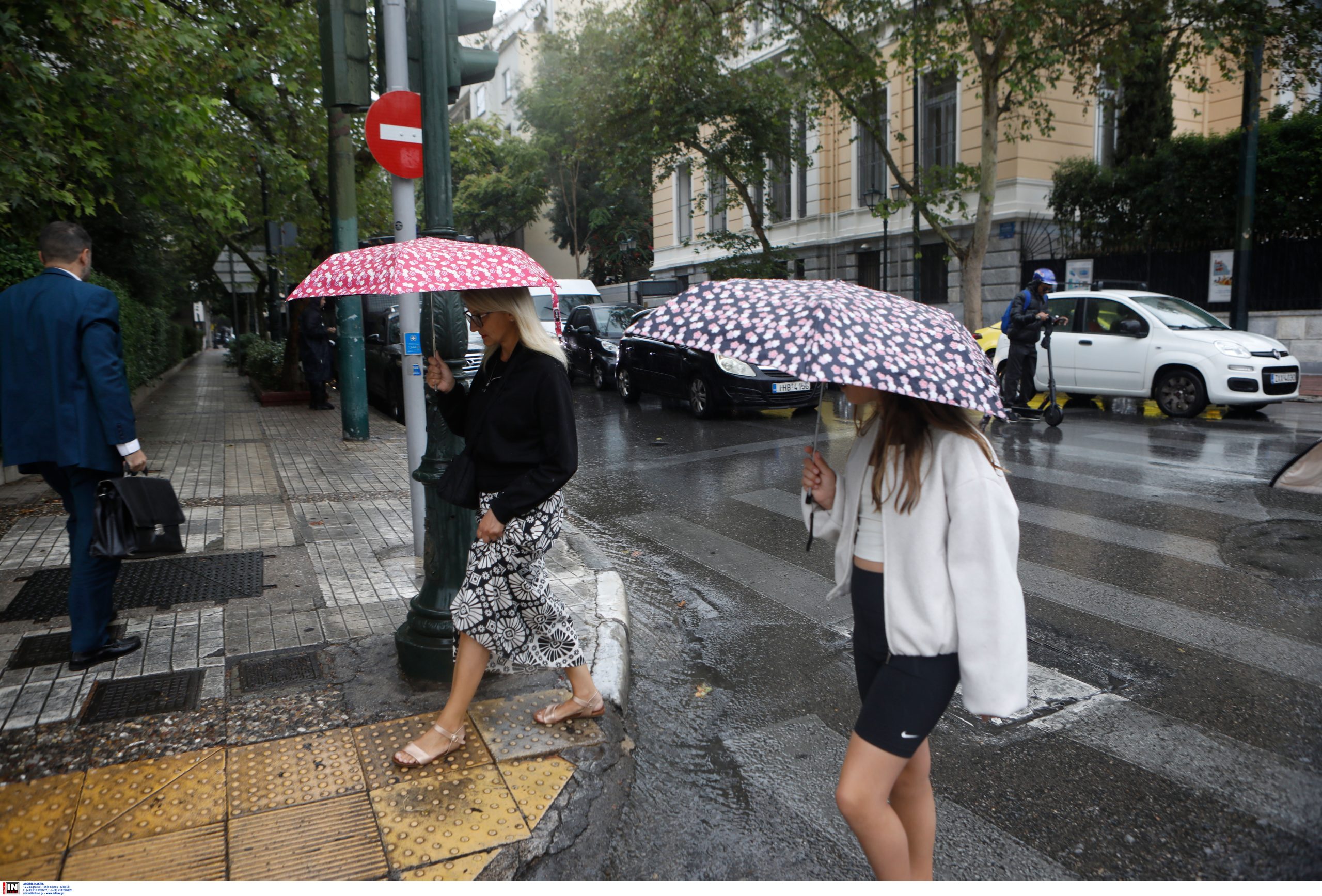 Καιρός: Μην ξεχάσετε την ομπρέλα... αν πάτε νότια - Η πρόγνωση της Ελίνας Καρέτσου