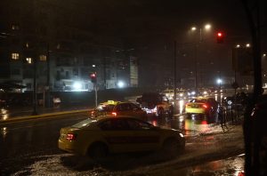 Κακοκαιρία Barbara: Ισχυρές βροχοπτώσεις στην Αττική, ποτάμια οι δρόμοι σε λίγα λεπτά – Πώς θα εξελιχθεί τις επόμενες ώρες