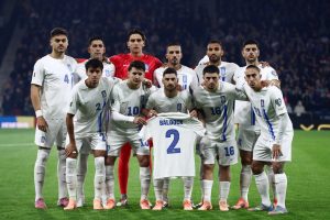 Σκωτία – Ελλάδα: Οι παίκτες της Εθνικής έβγαλαν την φωτογραφία με την φανέλα του Μπάλντοκ