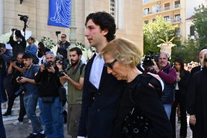 Διονύσης Σαββόπουλος: Με δάκρυα στα μάτια οι επικήδειοι γιου και εγγονού – «Η ψυχή σου μένει μαζί μας»