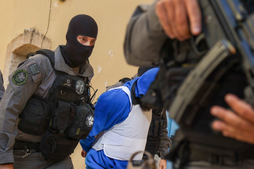 Φονικό στα Χανιά: Στον εισαγγελέα ο 23χρονος φερόμενος ως δράστης – Εντοπίστηκε το όπλο του εγκλήματος