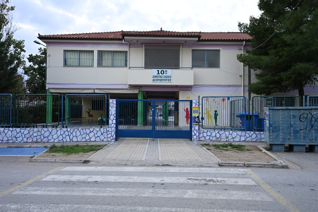 Ασπρόπυργος: Η υπεράνθρωπη προσπάθεια γιατρών, ΕΚΑΒ, Αστυνομίας, να κρατηθεί στη ζωή η μικρή μαθήτρια – Το δραματικό τέλος