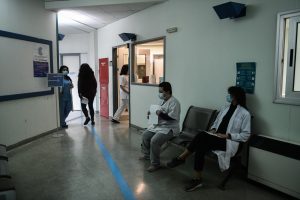 «Αττικόν»: Αλλεργικό σοκ υπέστη 22χρονη από λάθος αντιβιοτικό – Συνελήφθησαν δυο νοσηλεύτριες