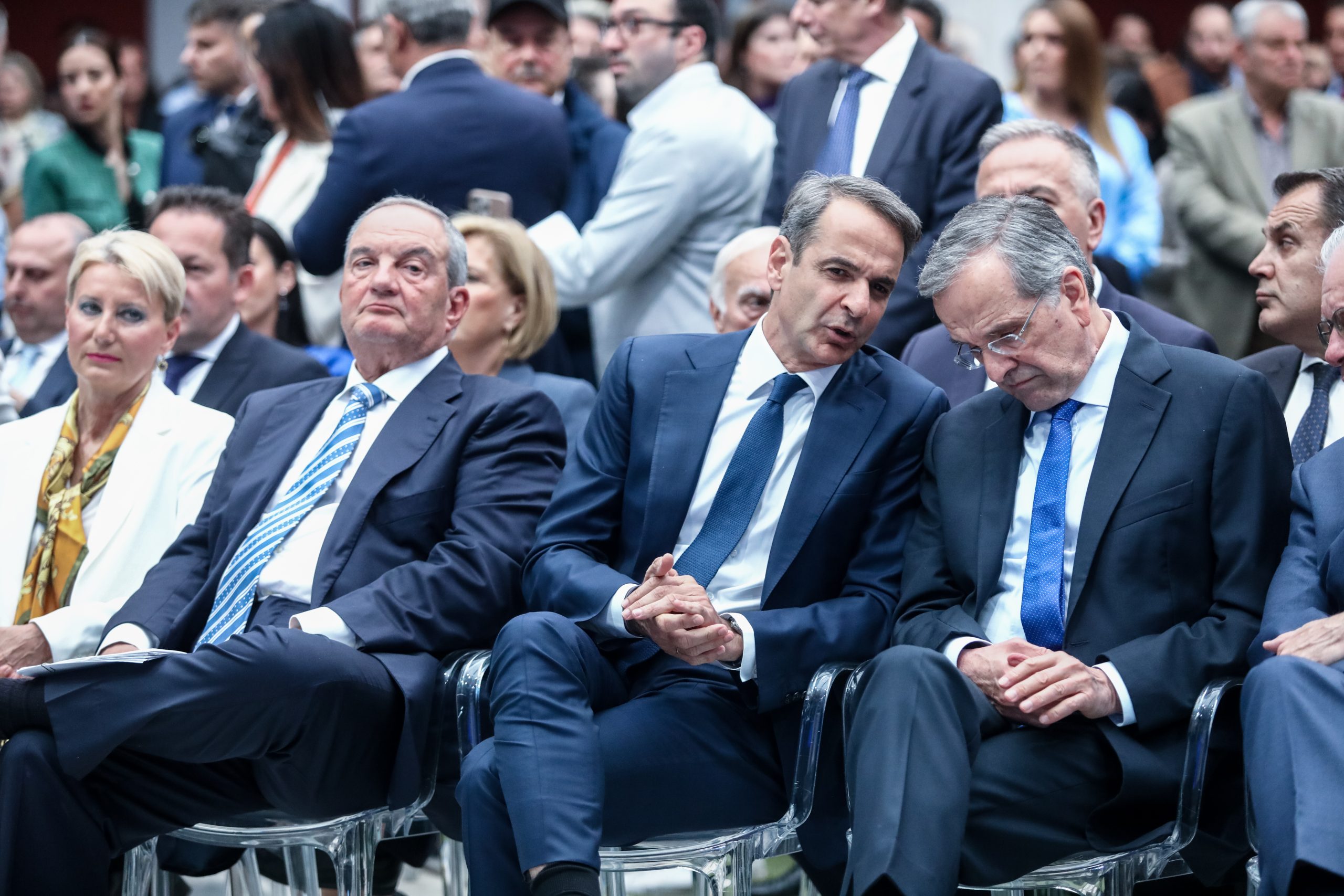 Ραντεβού για τρεις στη Ρηγίλλης – Τι περιμένει η «όλη ΝΔ» από τη συνύπαρξη Μητσοτάκη, Καραμανλή, Σαμαρά