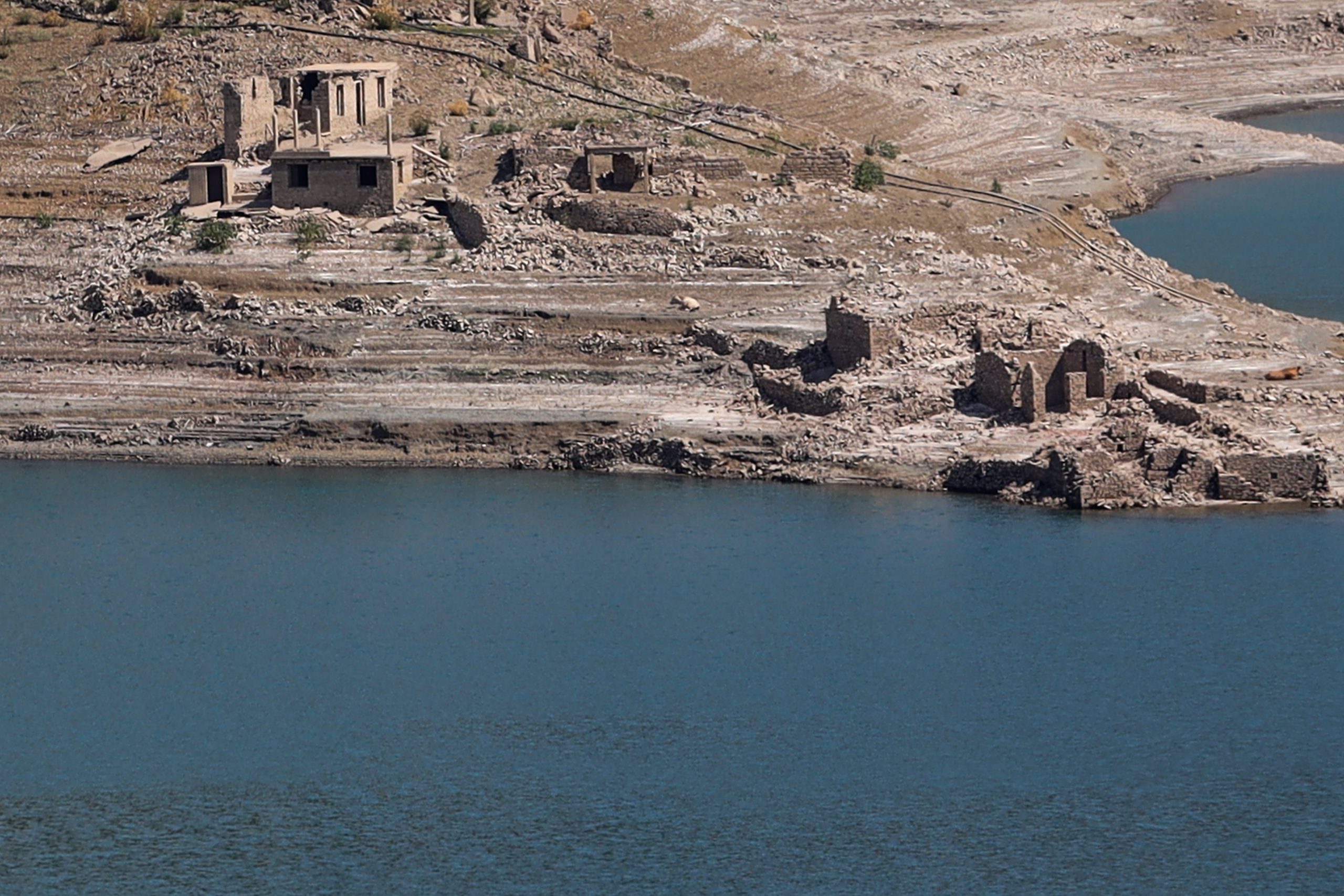 Λειψυδρία: Το δυσοίωνο σενάριο του χειμώνα - Δραματική η υποχώρηση της στάθμης στη λίμνη του Μόρνου