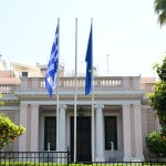 «Αλαζονεία και ούτε μια συγγνώμη» – Πώς απαντά το Μαξίμου στο βιβλίο Τσίπρα