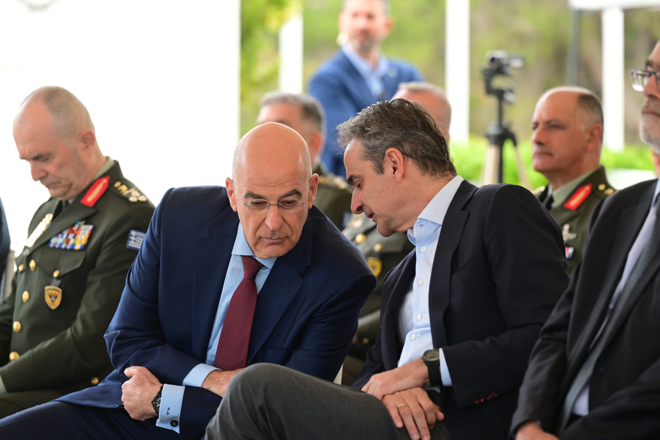 Αναταράξεις στη ΝΔ: Μαγειρέματα στη γαλάζια «πολιτική κουζίνα»