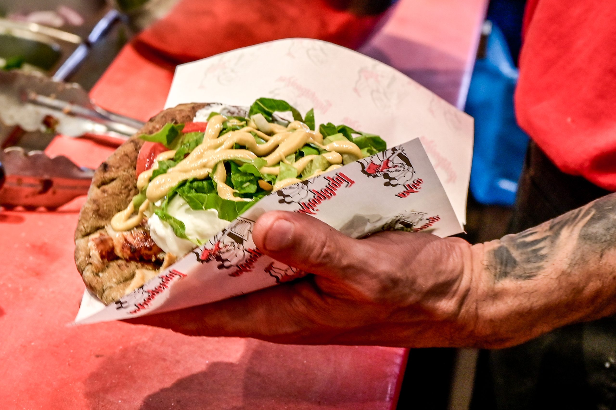 Σουβλάκι: Πάνω από 5 ευρώ το τυλιχτό στην Αθήνα