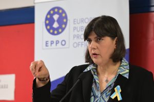 Λάουρα Κοβέσι: Εμπόδιο το άρθρο 86 για την έρευνα σε Τέμπη και ΟΠΕΚΕΠΕ – Η απάντηση στα «ΝΕΑ»