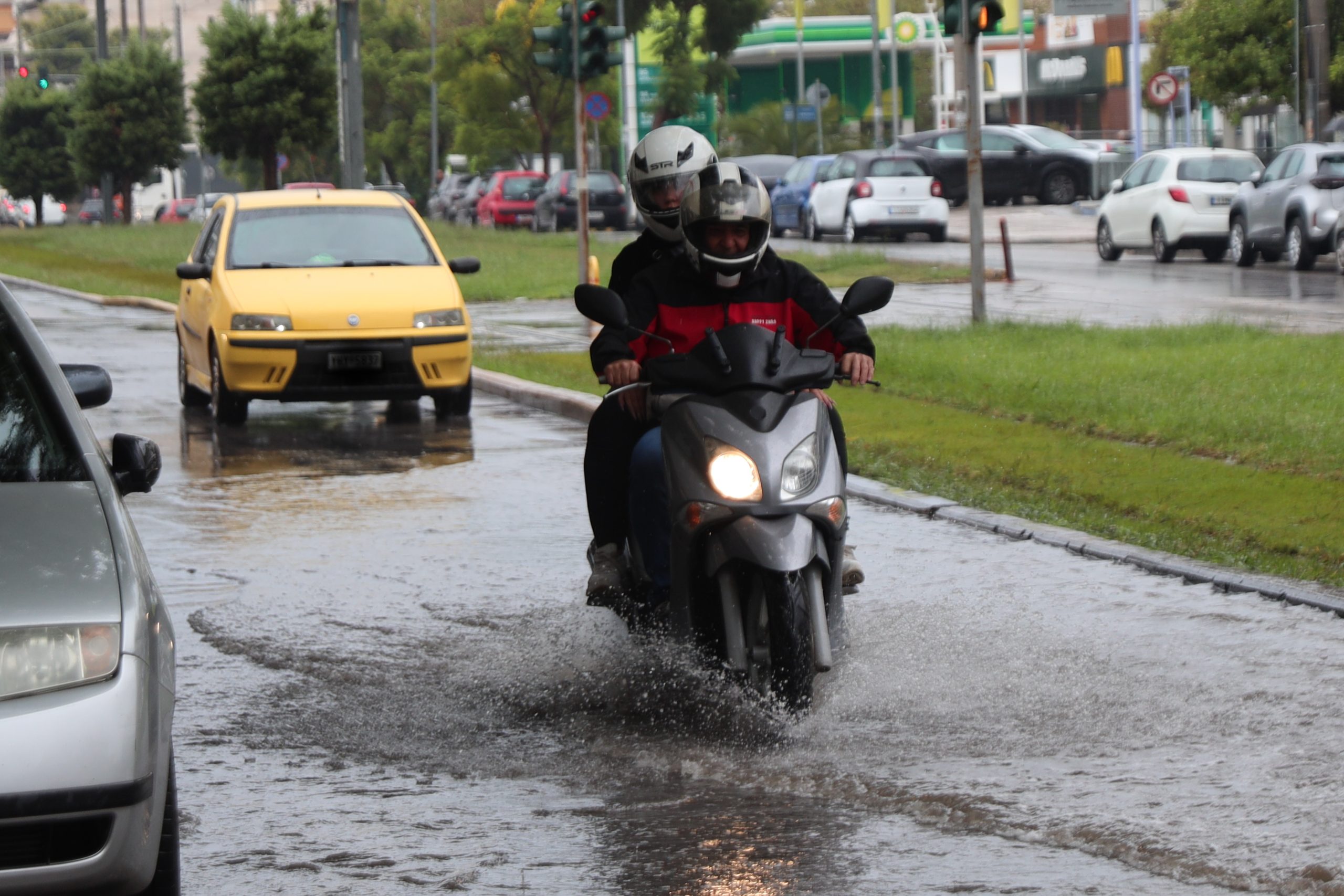 Κακοκαιρία: Συνεχίζονται οι καταιγίδες την Παρασκευή, πού θα «χτυπήσουν» - Πρόγνωση από την Ελίνα Καρέτσου