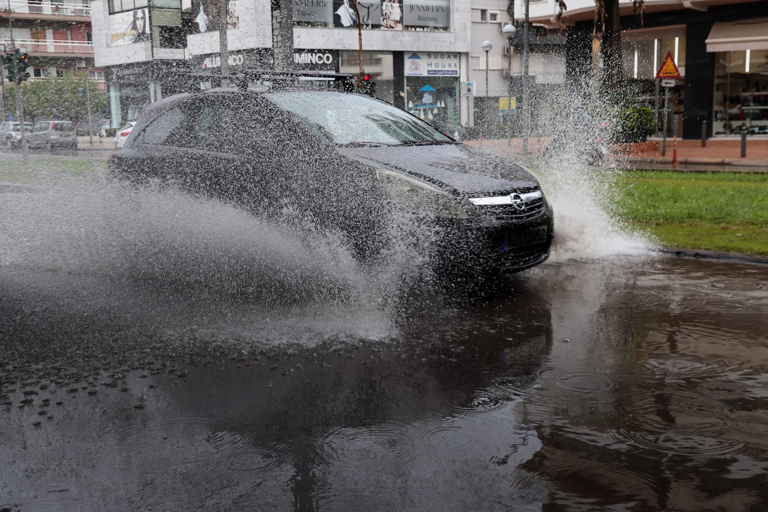 Κακοκαιρία Barbara: Ισχυρές καταιγίδες την Τρίτη, πότε αναμένεται υποχώρηση - Πρόγνωση από την Ελίνα Καρέτσου