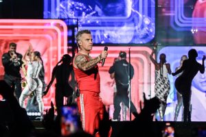 Ρόμπι Γουίλιαμς: Κατέρριψε το ρεκόρ των Beatles σε άλμπουμ κορυφής στο Ηνωμένο Βασίλειο