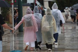 Κακοκαιρία: Διαδοχικά κύματα θα πλήξουν τη χώρα έως και τη Δευτέρα – Πρόγνωση από την Ελίνα Καρέτσου