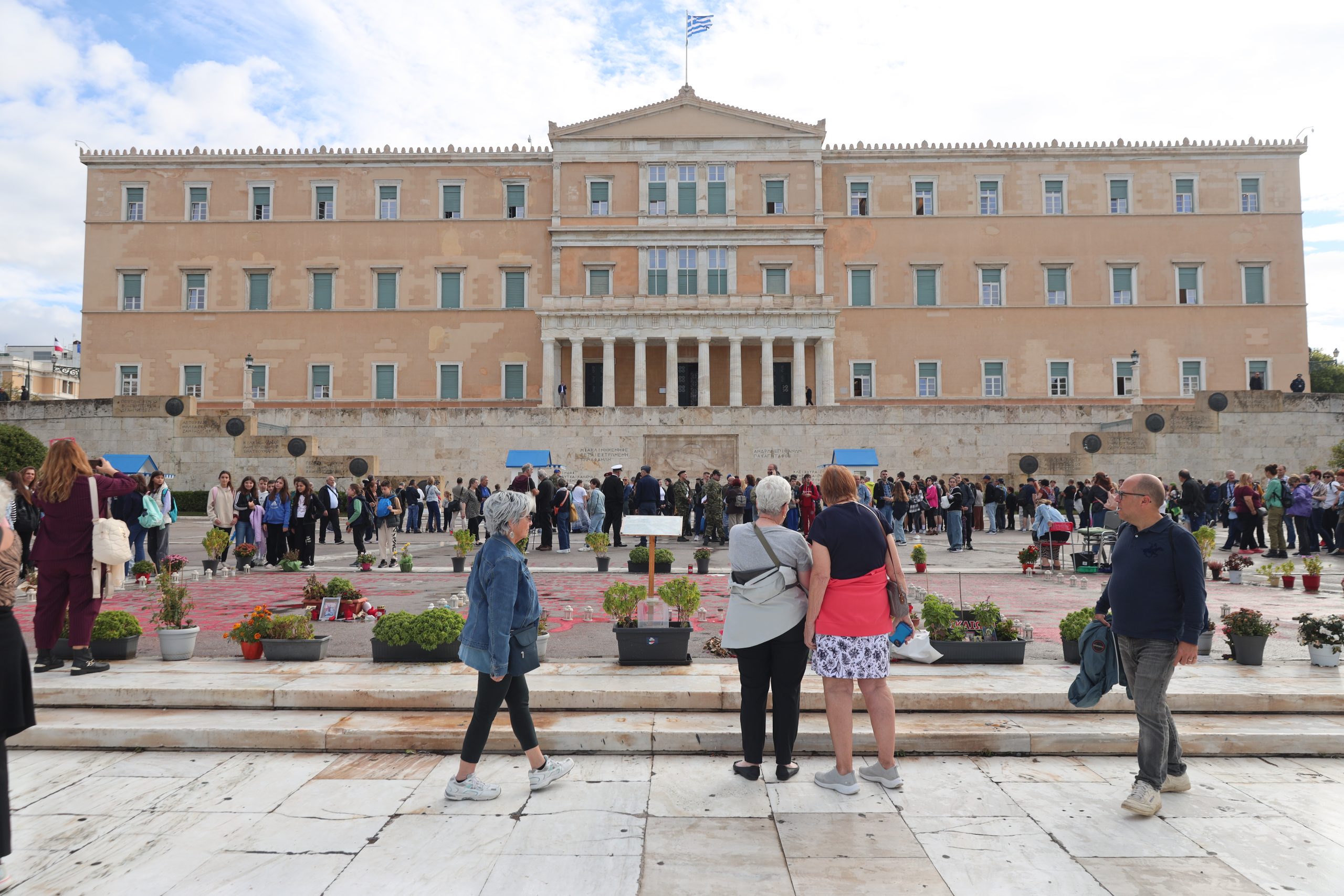 Κάλεσμα ΣΥΡΙΖΑ: Συγκέντρωση έξω από τη Βουλή κατά της τροπολογίας