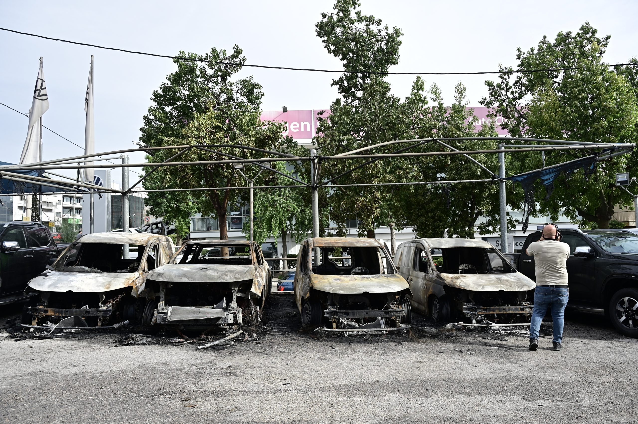 Βίντεο ντοκουμέντο από τον εμπρησμό σε αντιπροσωπεία αυτοκινήτων στη Νέα Φιλαδέλφεια
