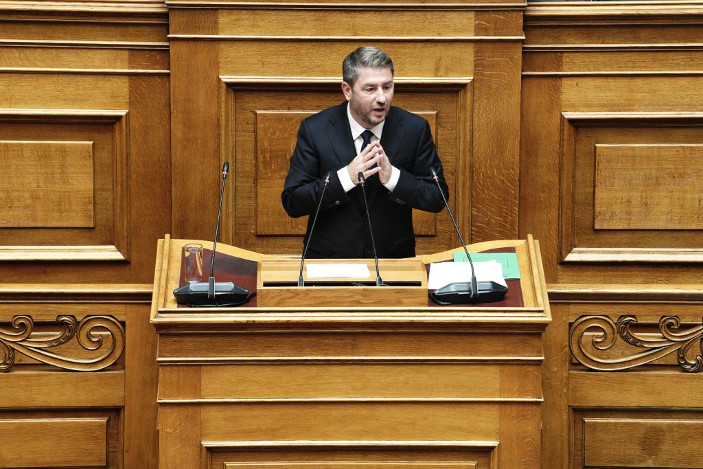 Ηθικολογία αντί πολιτικής