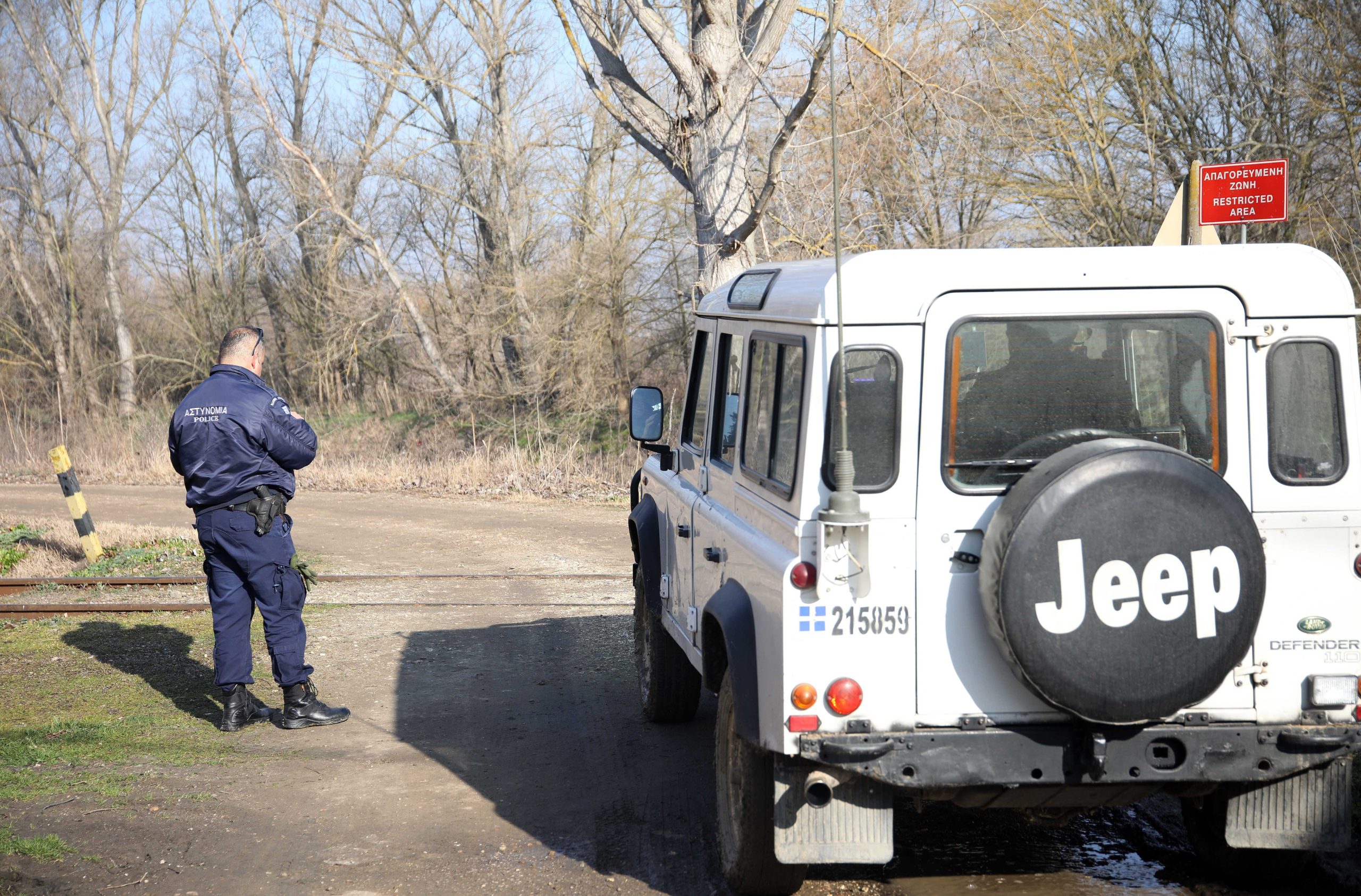 Έ&beta;&rho;&omicron;&sigmaf;: &Sigma;ύ&lambda;&lambda;&eta;&psi;&eta; &tau;&rho;&iota;ώ&nu; &delta;&iota;&alpha;&kappa;&iota;&nu;&eta;&tau;ώ&nu; &gamma;&iota;&alpha; &mu;&epsilon;&tau;&alpha;&phi;&omicron;&rho;ά &pi;&alpha;&rho;ά&nu;&omicron;&mu;&omega;&nu; &mu;&epsilon;&tau;&alpha;&nu;&alpha;&sigma;&tau;ώ&nu;