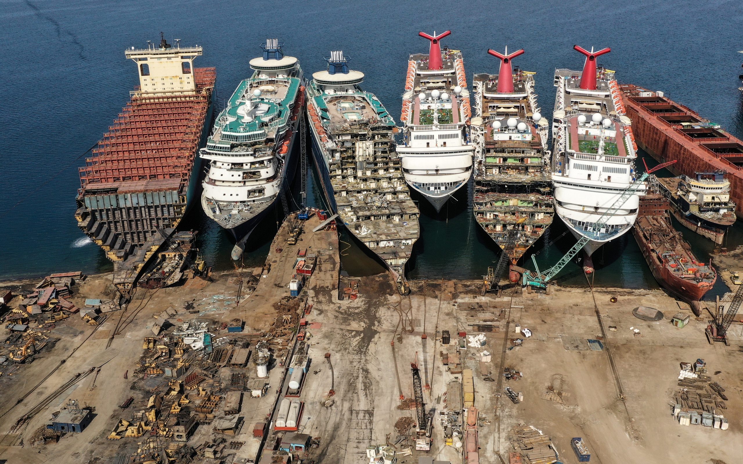 Νεκροταφείο κρουαζιερόπλοιων: Η άγνωστη όψη του Covid Νεκροταφείο κρουαζιερόπλοιων: Η άγνωστη όψη του Covid