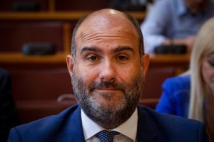 Δ. Μαρκόπουλος: Δεν θα περιφέρω τα πτυχία μου, ο βούρκος θέλει να πέσουμε στη λάσπη και δεν θα το κάνω