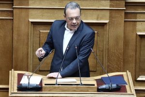 Φάμελλος: Η κυβέρνηση επιτίθεται εκδικητικά στον κλάδο των ταξί για να εξυπηρετήσει ιδιωτικά συμφέροντα