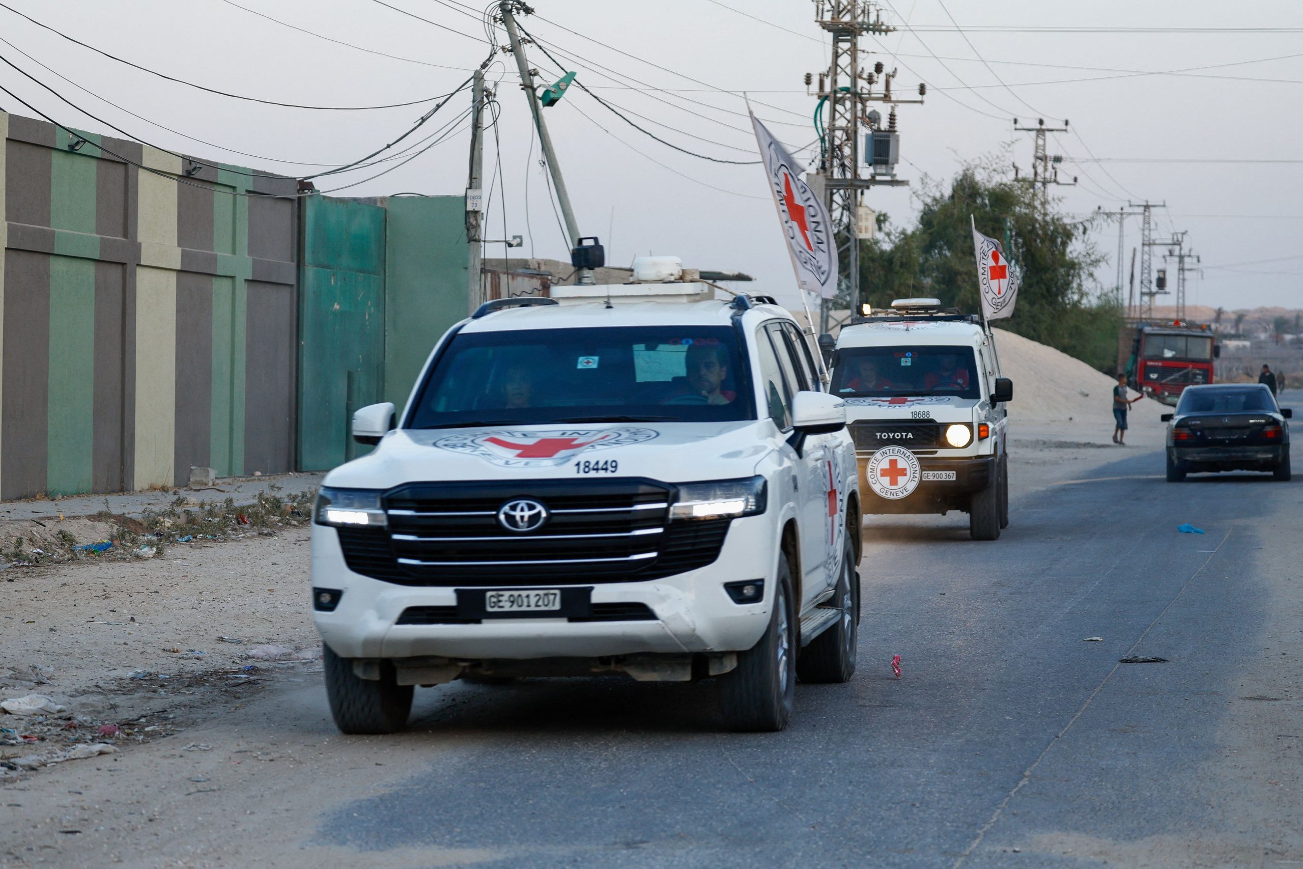 Γάζα: Η Χαμάς παρέδωσε στον Ερυθρό Σταυρό τις σορούς δύο ομήρων Γάζα: Η Χαμάς παρέδωσε στον Ερυθρό Σταυρό τις σορούς δύο ομήρων