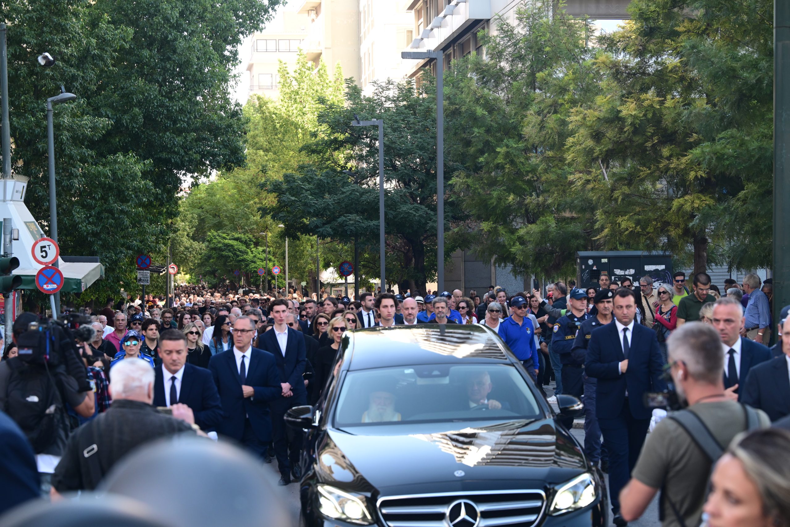 Το «ύστατο χαίρε» στον Διονύση Σαββόπουλο μέσα από φωτογραφίες