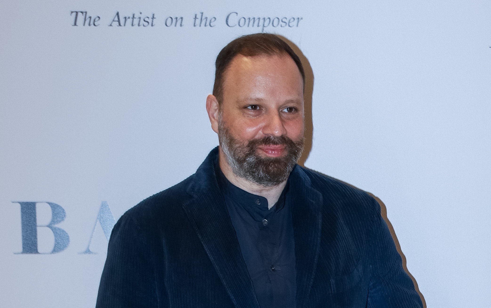 «Δεν άκουσα τον λόγο για την άδεια στην Ακρόπολη» – Η τοποθέτηση του Λάνθιμου στην πρεμιέρα της «Βουγονίας»