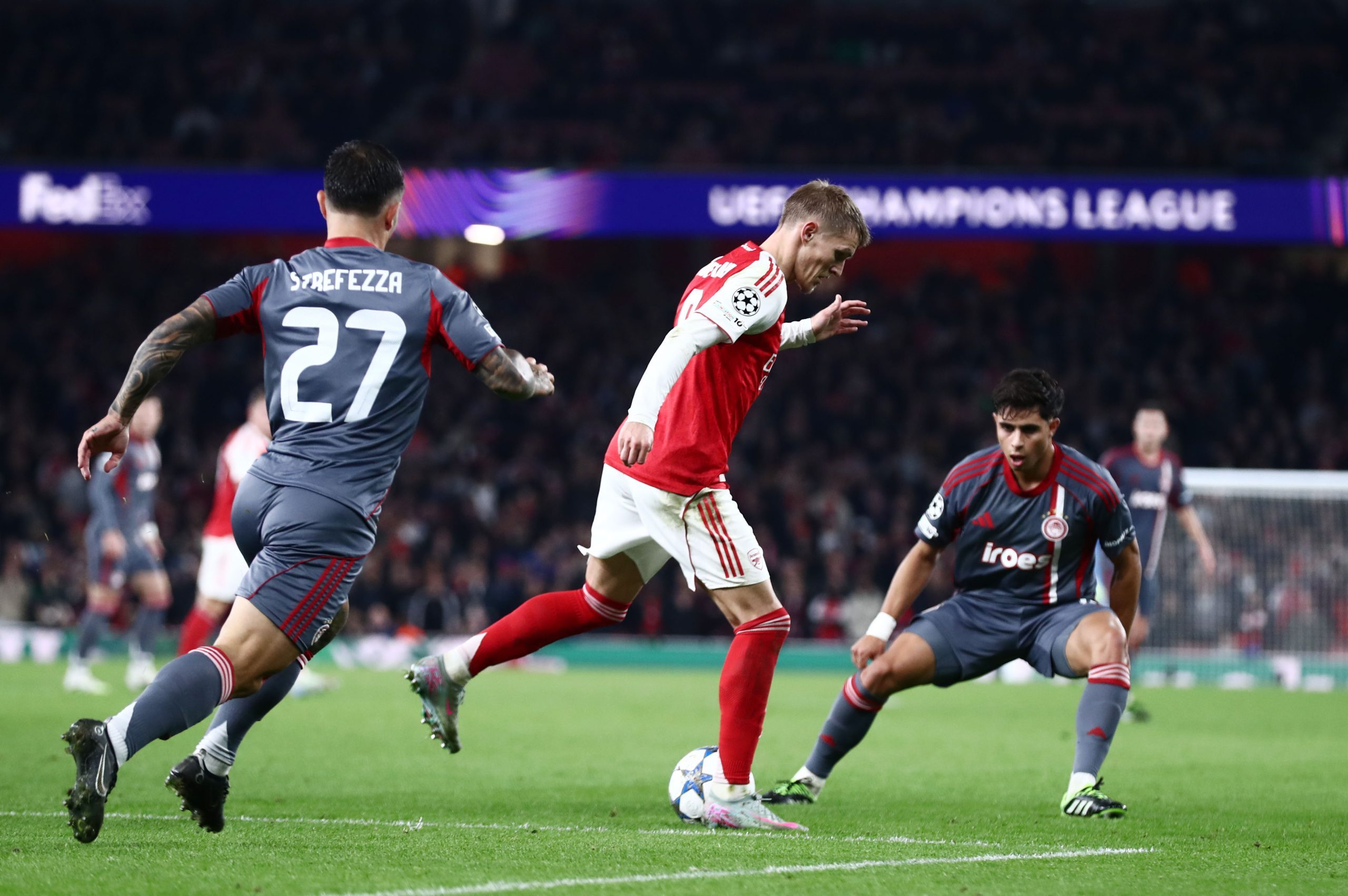 Το Τσάμπιονς Λιγκ δυσκολεύει τη σεζόν του πρωταθλητή