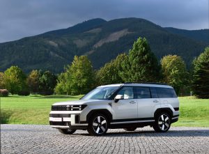 Hyundai: Διπλή επιτυχία στα What Car 2025 ? Electric Car Awards για το SANTA FE