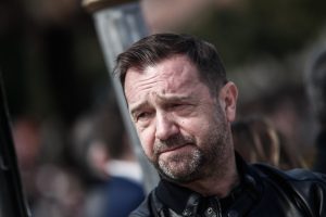 «Θα το ξαναδείτε το έργο σε καινούργια εκδοχή»: Η ανάρτηση Πλακιά για το κόμμα Καρυστιανού με… παραπομπή σε ελληνική ταινία