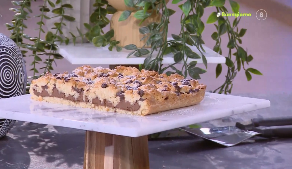 Συνταγή: Ο Χρήστος Βέργαδος μάς φτιάχνει crumble γεμιστό με πραλίνα