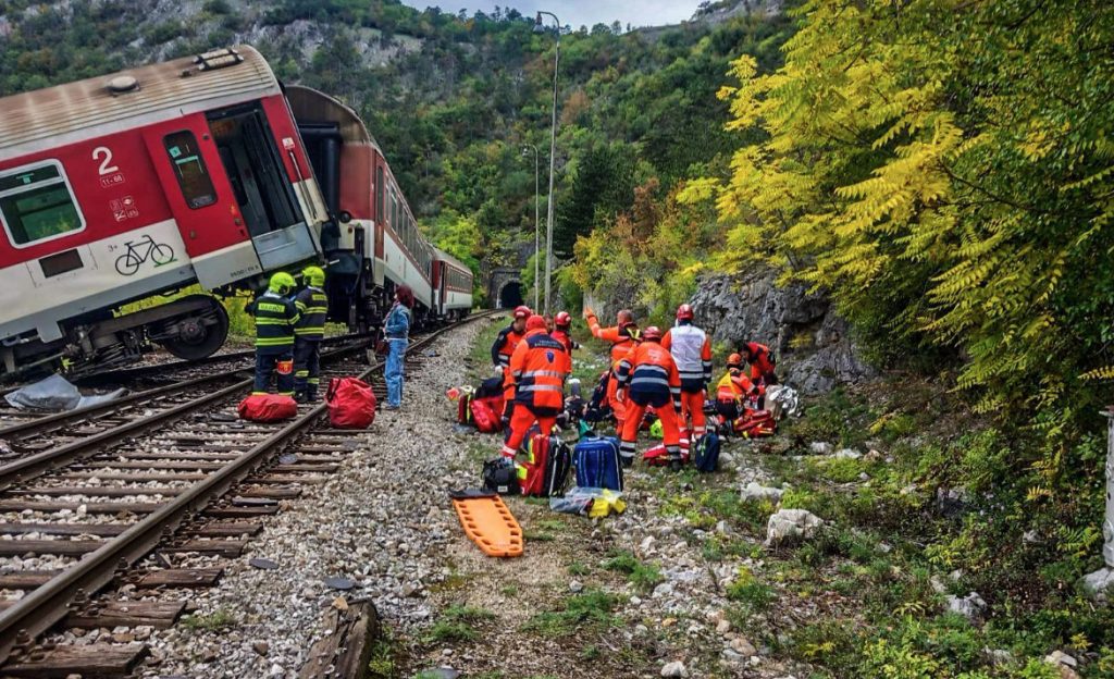 Σλοβακία: 20 τραυματίες από μετωπική σύγκρουση δύο τρένων (video)