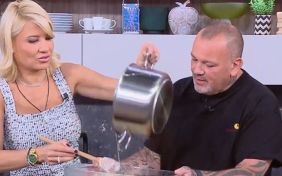 Ο Δημήτρης Σκαρμούτσος απογειώνει το κοφτό μακαρόνι - Δείτε να το κάνει ογκρατέν με μπεσαμέλ