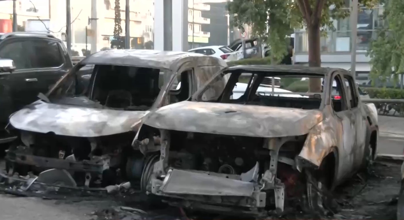 Νέα Φιλαδέλφεια: Εμπρηστική επίθεση σε αντιπροσωπεία ΙΧ - Πέντε οχήματα κάηκαν ολοσχερώς, «κλειδί» οι κάμερες