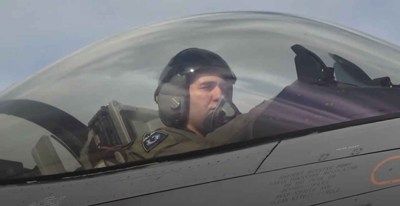 28η Οκτωβρίου: «Συνεχίζουμε να φυλάμε τον ουρανό της Ελλάδας» - Συγκίνηση από το μήνυμα του πιλότου του μαχητικού F-16