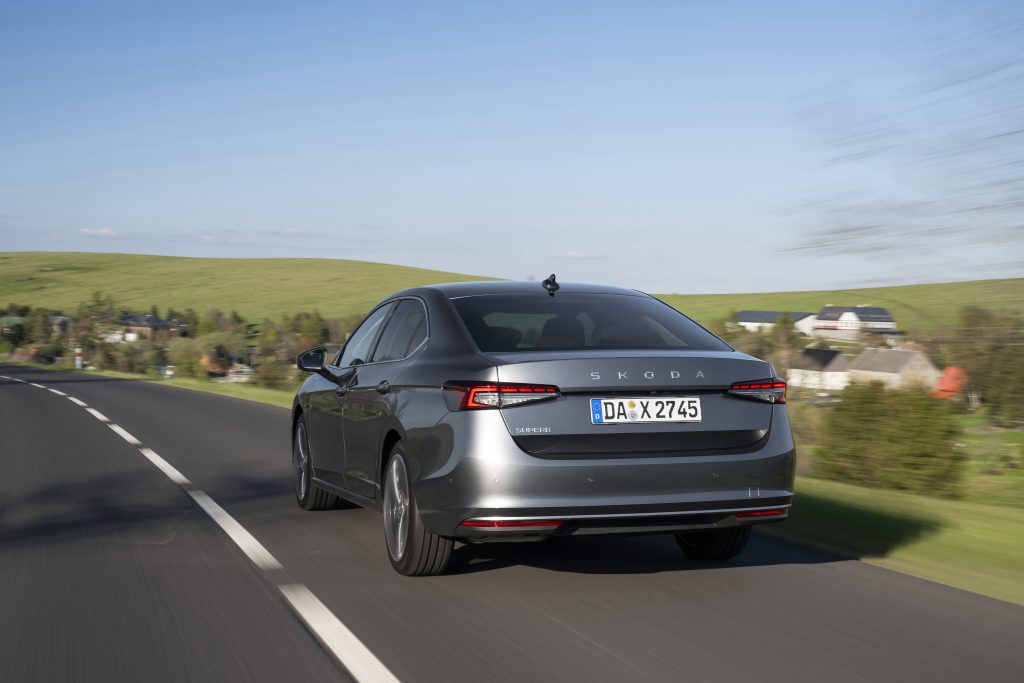 Το Skoda Superb καταρρίπτει παγκόσμιο ρεκόρ – 2.831 χλμ. με ένα γέμισμα