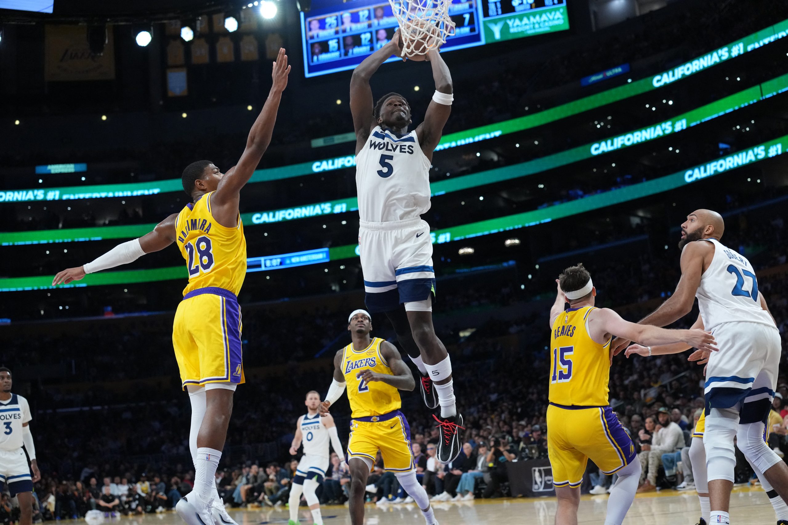 ΝΒΑ: Ο Άντονι Έντουαρντς στα «πιτς» για δύο εβδομάδες