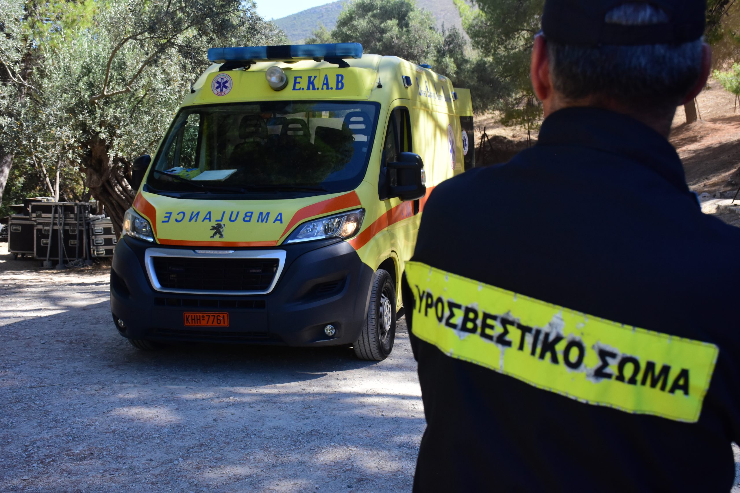 Εύβοια: Σφοδρή σύγκρουση αυτοκινήτων - Εγκλωβίστηκε γυναίκα