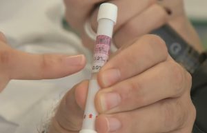 Όλο και περισσότεροι σπεύδουν στα φαρμακεία για… ατομικά αλκοτέστ – Πώς λειτουργούν